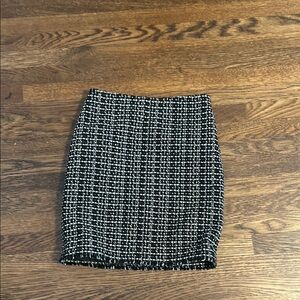 Chic Black and White Tweed Skirt - Ann Taylor Size 00P